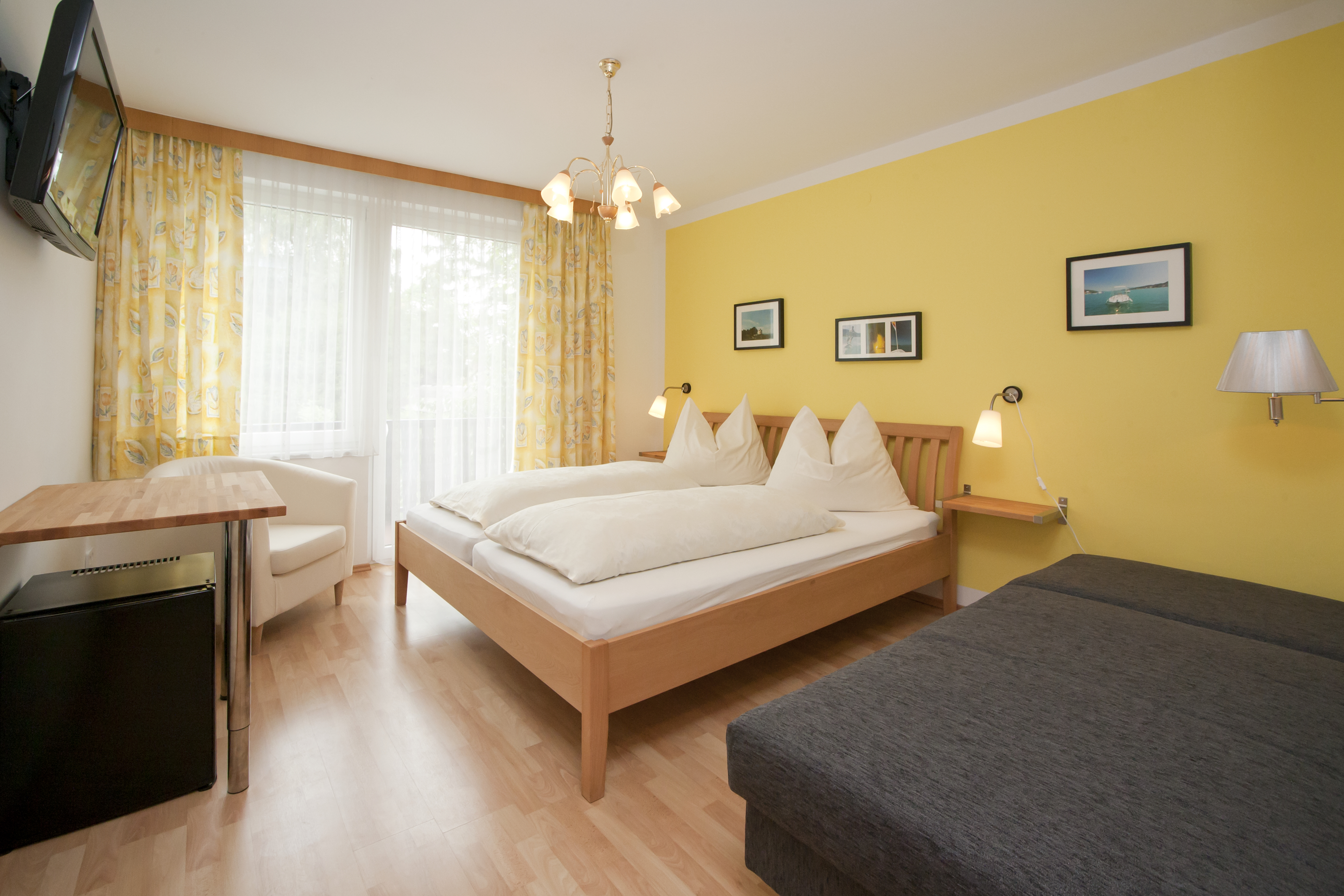 Doppelzimmer Komfort mit Balkon – Pension Regia Velden